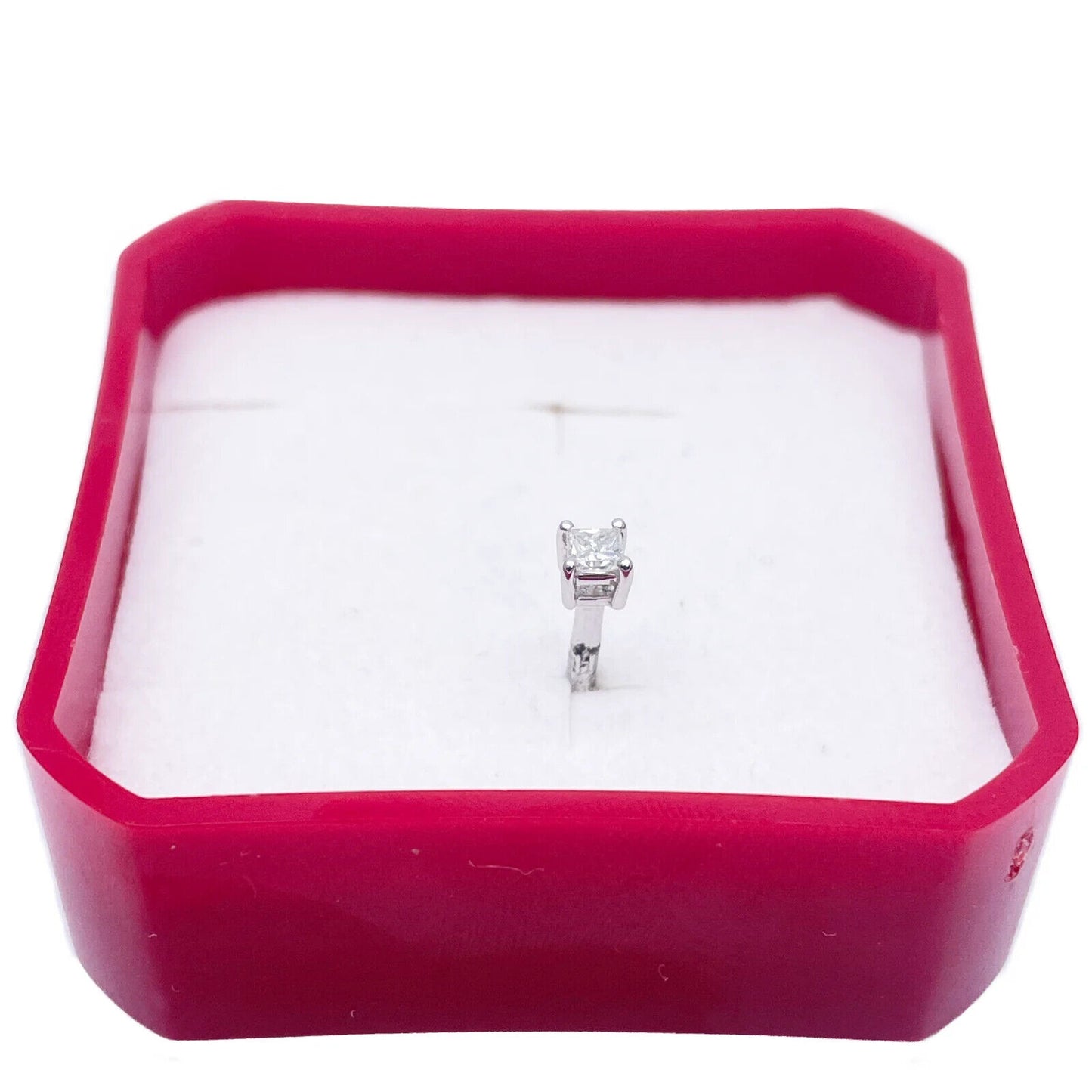18ct White Or Yellow Gold Princess Diamond Nose Stud Pin 0.10ct 4 claw 3.2mm