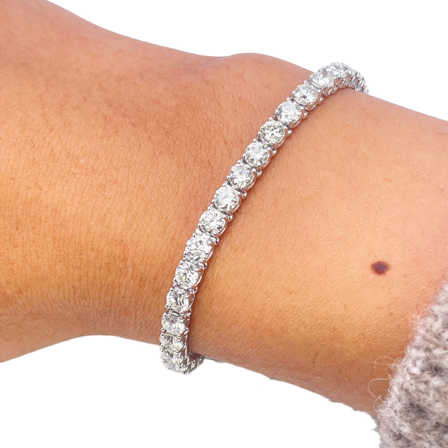 18ct White Gold Natural Diamond 4-Claw Tennis Bracelet 8.45ct 7 Inches