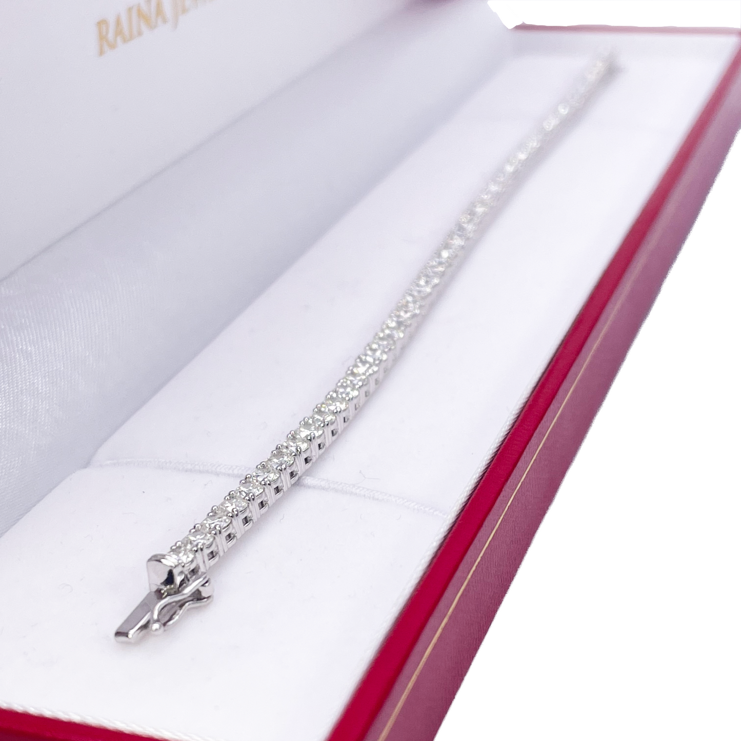 18ct White Gold Natural Diamond 4-Claw Tennis Bracelet 5.69ct 7 inches