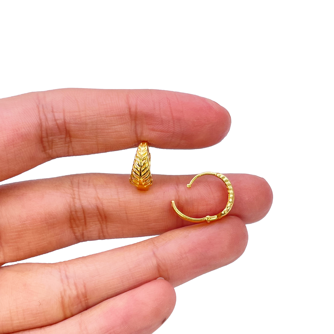 18ct Yellow Gold Pair Of High Polished Leaf Hoop Huggie Earrings 9.3mm Diameter