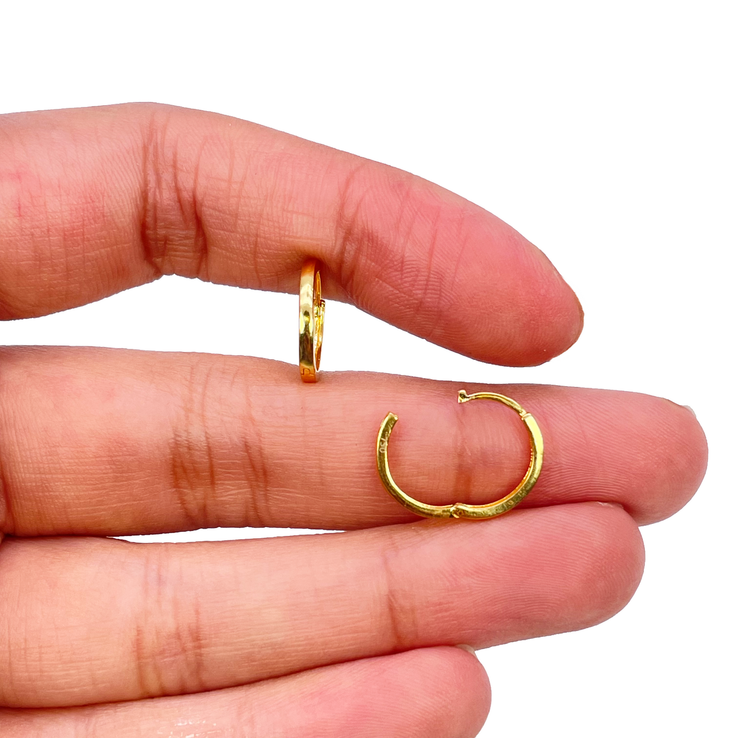 18ct Yellow Gold Pair Of High Polished Plain Hoop Huggie Earrings 9.3mm Diameter