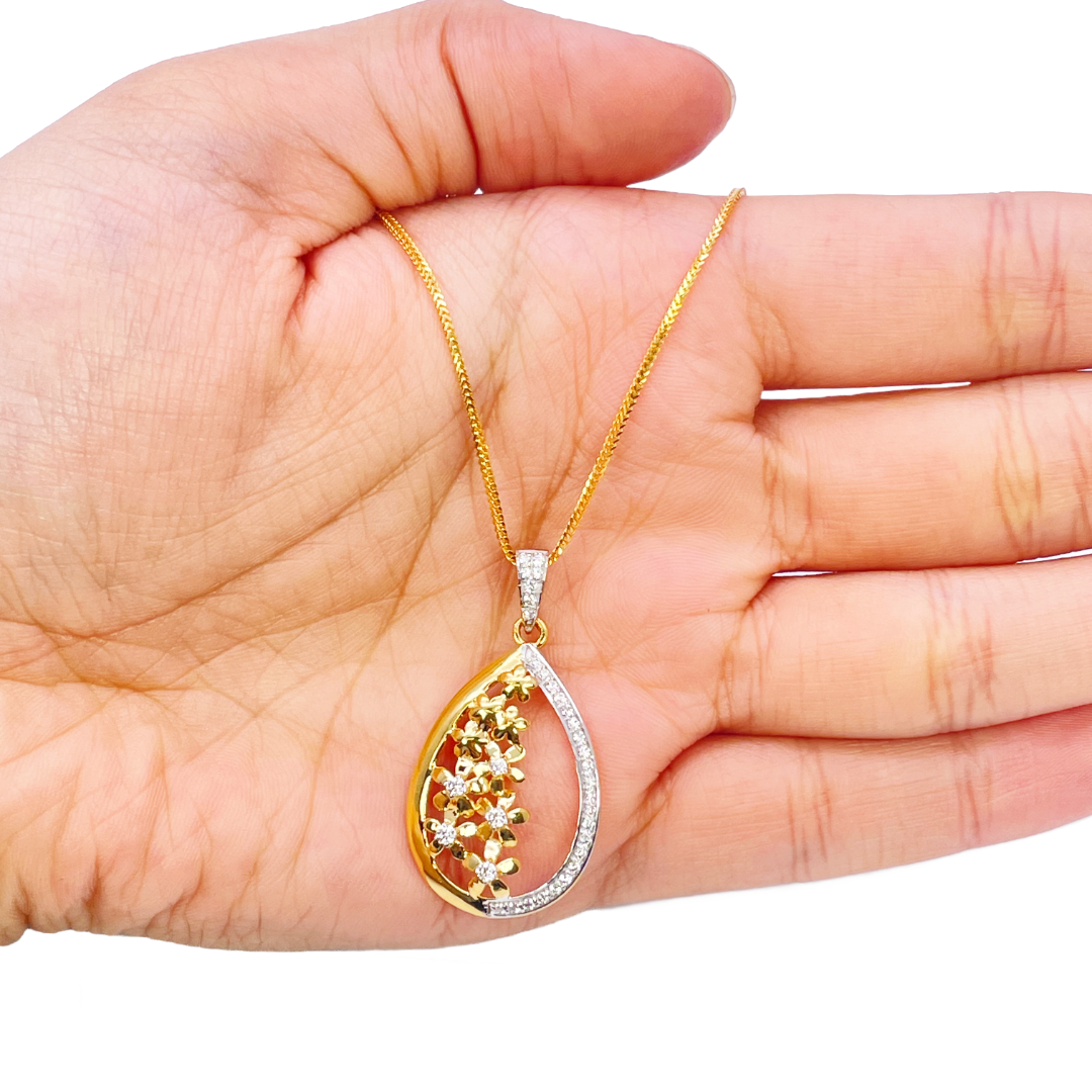 22ct Yellow Gold Floral Sparkly Floral Pendant, Chain & Stud Earrings