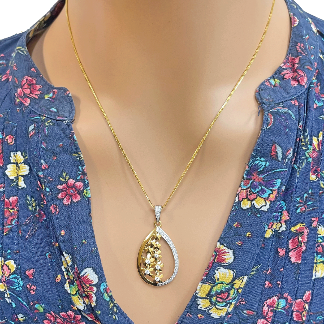 22ct Yellow Gold Floral Sparkly Floral Pendant, Chain & Stud Earrings
