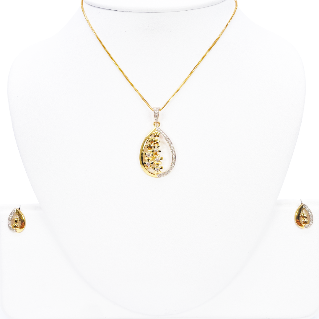 22ct Yellow Gold Floral Sparkly Floral Pendant, Chain & Stud Earrings