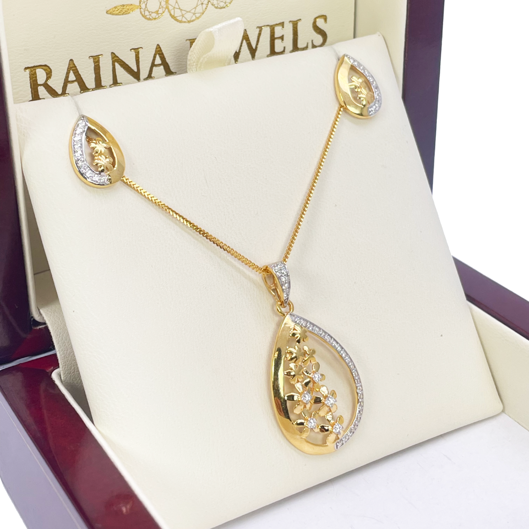 22ct Yellow Gold Floral Sparkly Floral Pendant, Chain & Stud Earrings