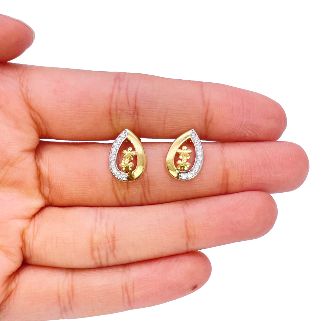 22ct Yellow Gold Floral Sparkly Floral Pendant, Chain & Stud Earrings
