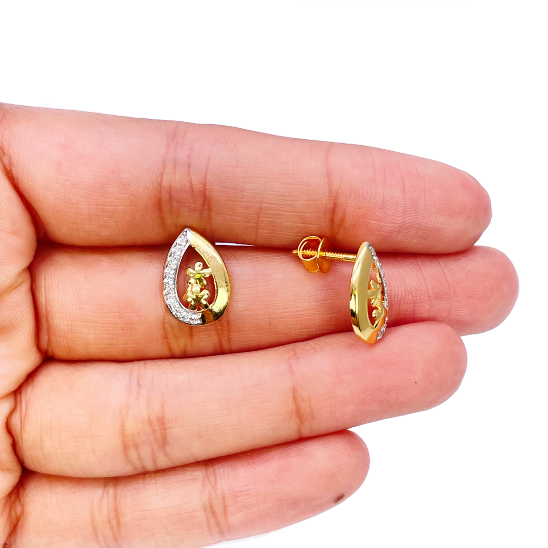 22ct Yellow Gold Floral Sparkly Floral Pendant, Chain & Stud Earrings