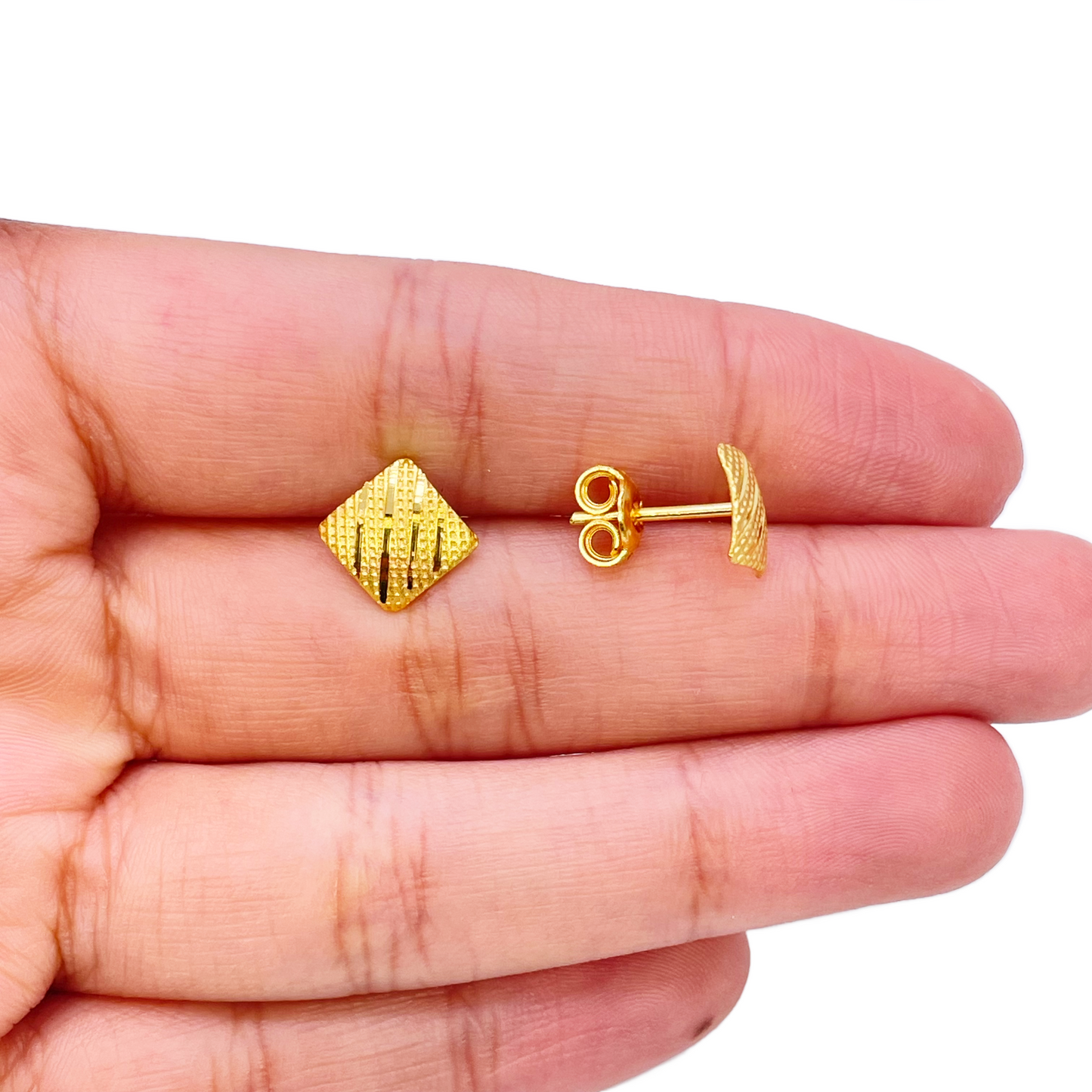 22ct Yellow Gold Textured Kite Pendant, 18 Inch Chain & Stud Earrings Set
