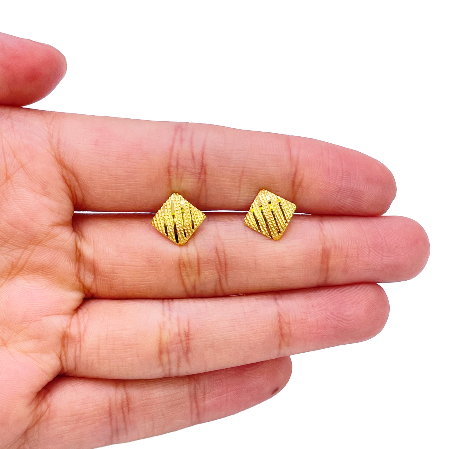 22ct Yellow Gold Textured Kite Pendant, 18 Inch Chain & Stud Earrings Set