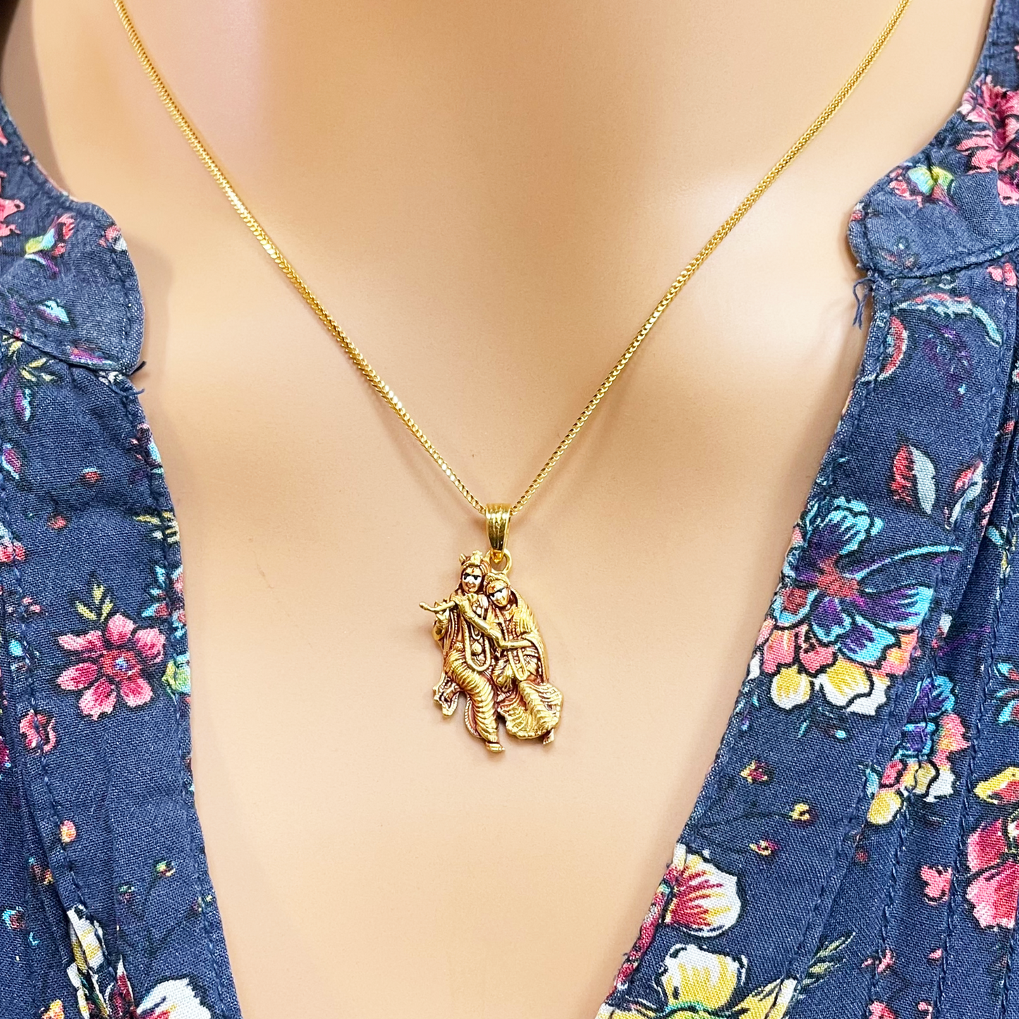 22ct Yellow Gold High Polished Radha & Krishna Pendant 22mm Length