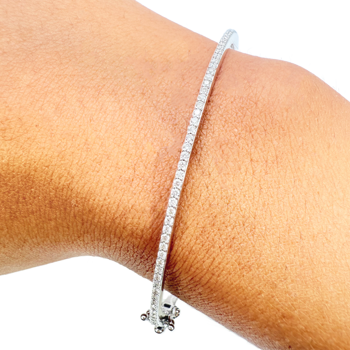 18ct White Gold Natural Round Pave Diamond High-Polished Oval Bangle 0.50ct