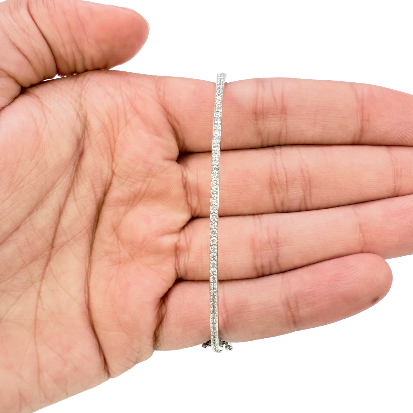18ct White Gold Natural Round Pave Diamond High-Polished Oval Bangle 0.50ct