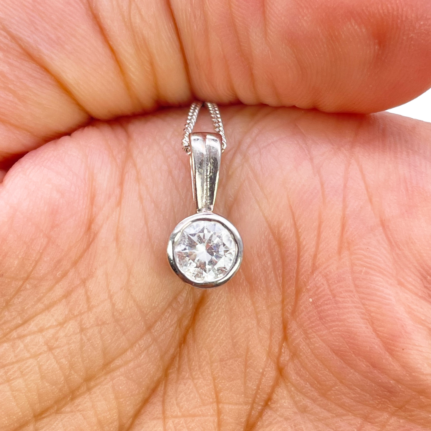 18ct White Gold Round Cubic Zirconia Bezel Set Solitaire Pendant & Chain Set 18 Inches