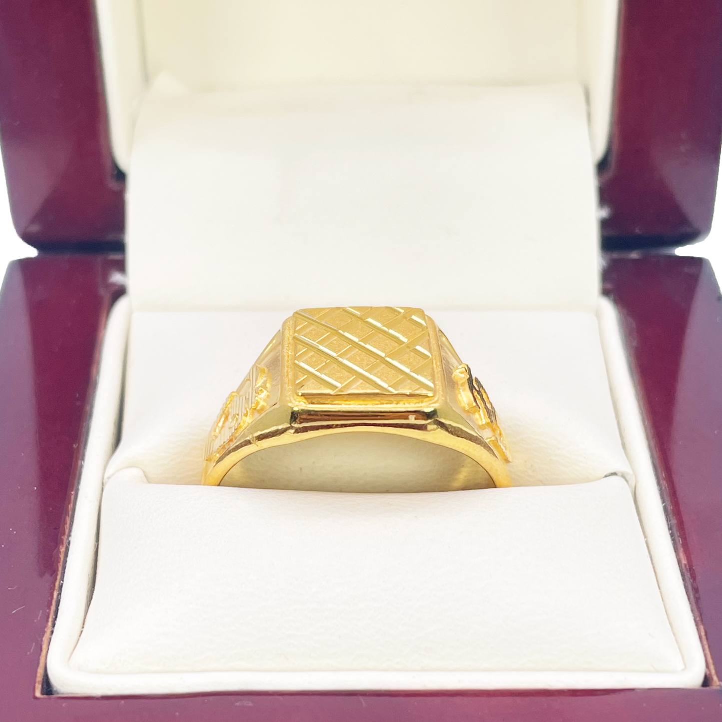 22ct Gold Mens Signet Square Diamond Cut Textured Criss-Cross Ring