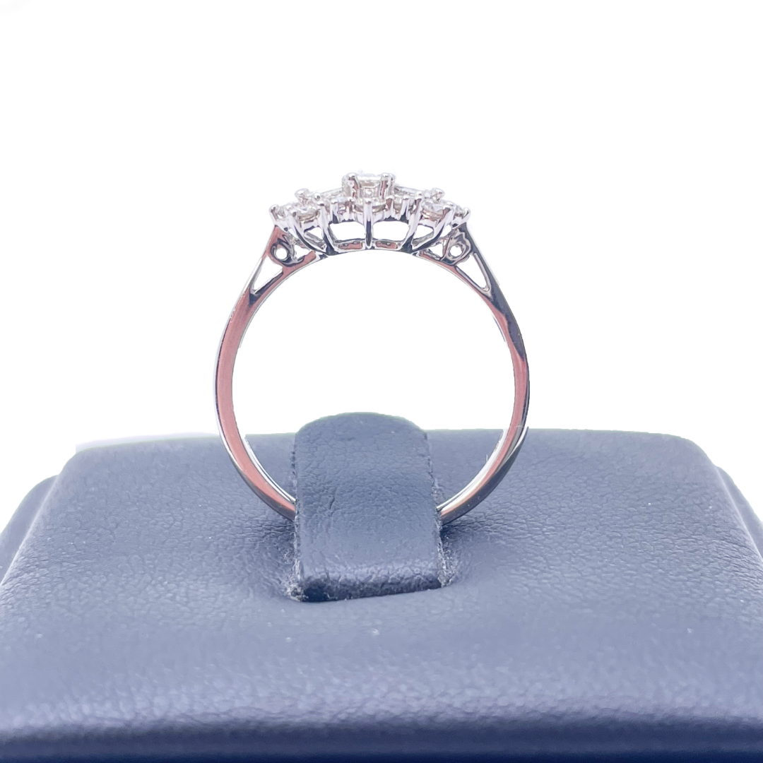 18ct White Gold Natural Diamond Round & Baguette Cluster Ring 1.00 carat GVS