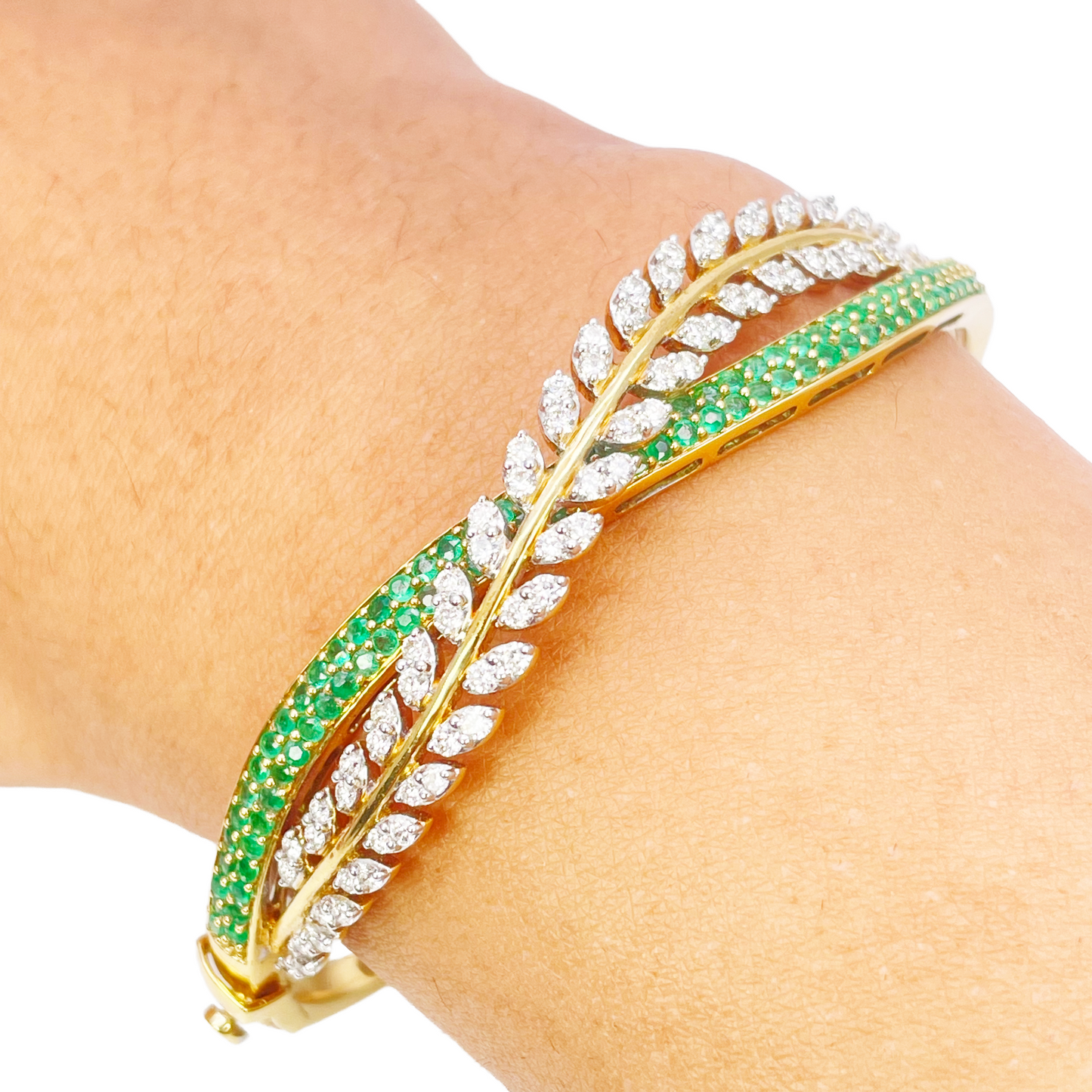 18ct Yellow Gold Diamond & Emerald Leaf Bangle Bracelet 2.17ct Diameter 2.2 Inch