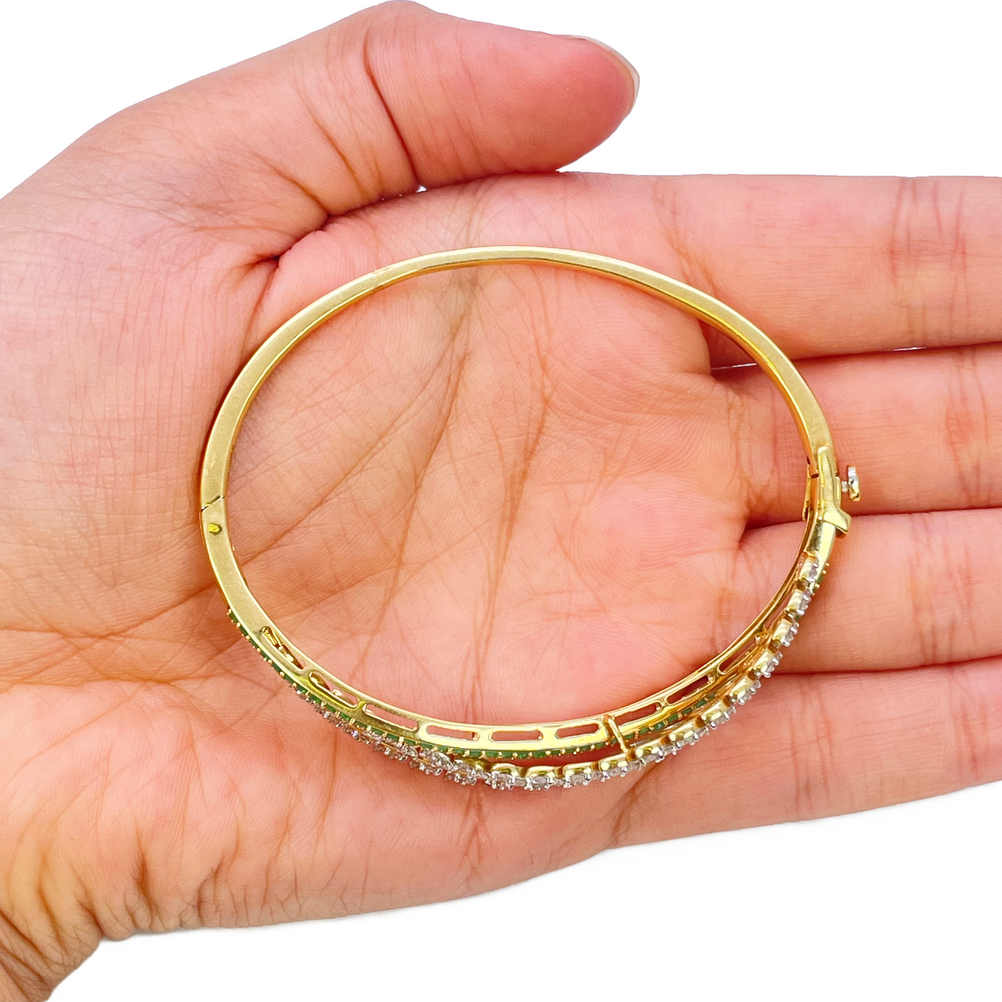 18ct Yellow Gold Diamond & Emerald Leaf Bangle Bracelet 2.17ct Diameter 2.2 Inch
