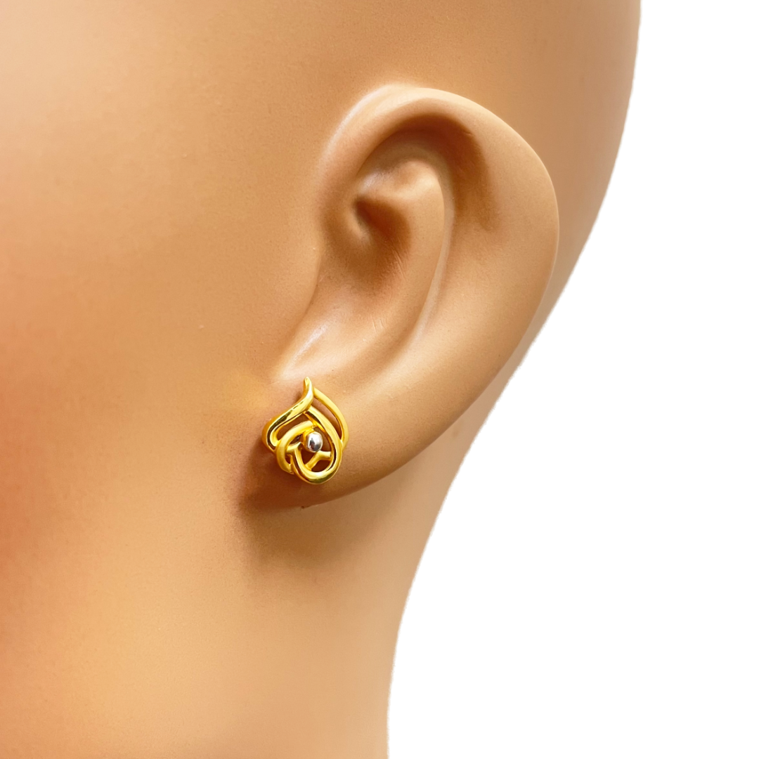 22ct Yellow Gold Flower Design Ladies Stud Earrings 3.2 Grams