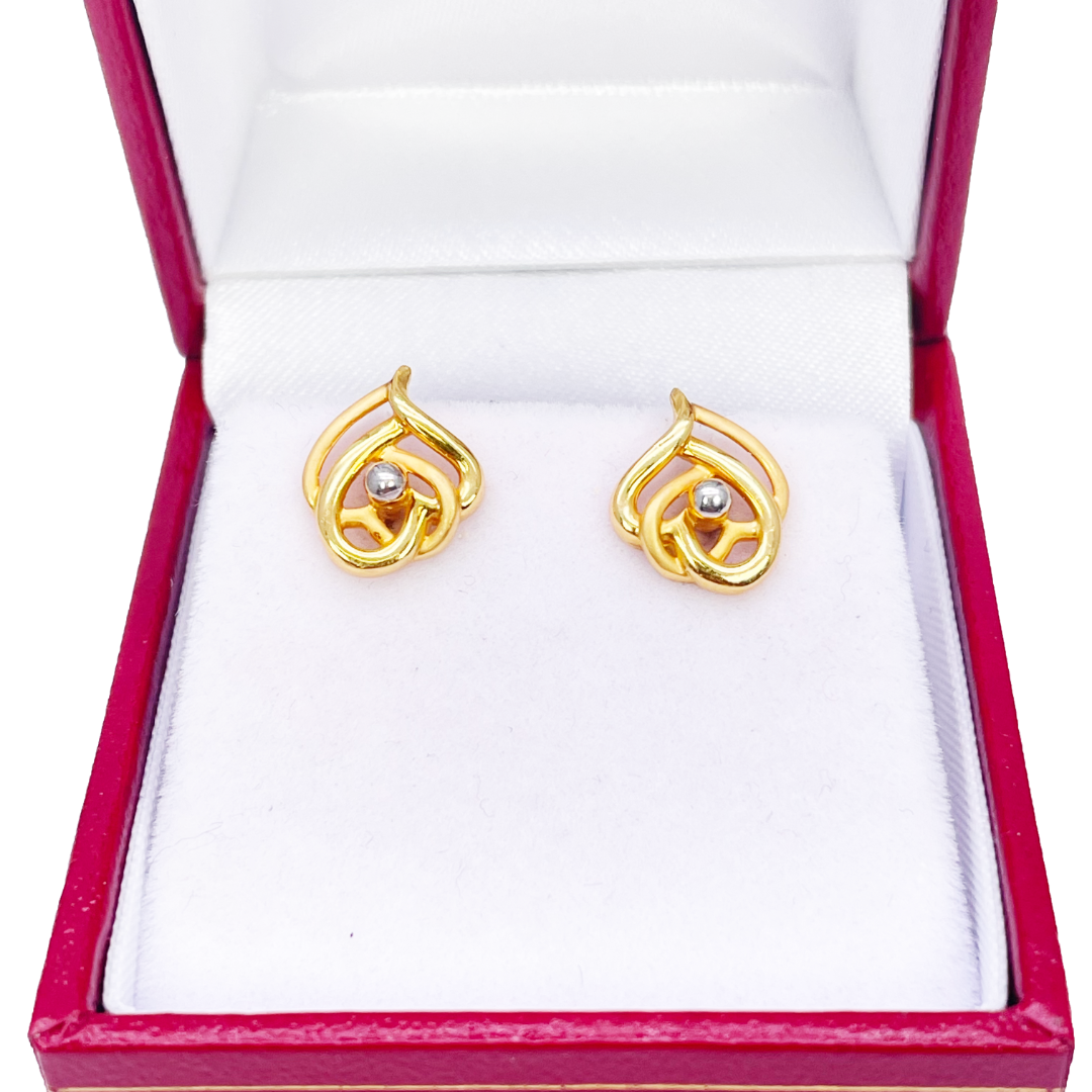 22ct Yellow Gold Flower Design Ladies Stud Earrings 3.2 Grams
