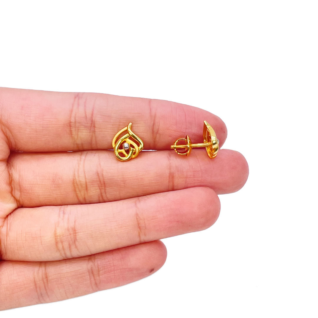 22ct Yellow Gold Flower Design Ladies Stud Earrings 3.2 Grams