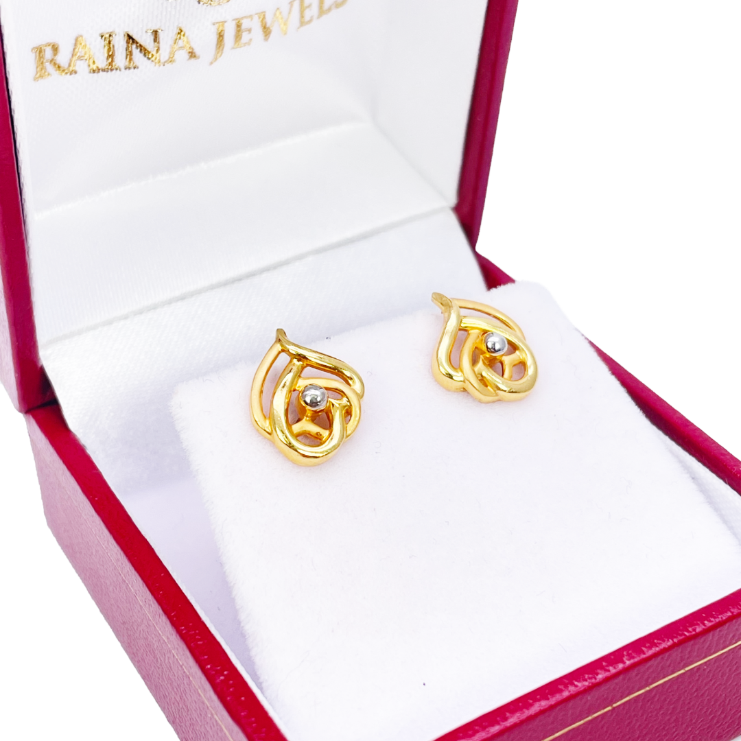 22ct Yellow Gold Flower Design Ladies Stud Earrings 3.2 Grams