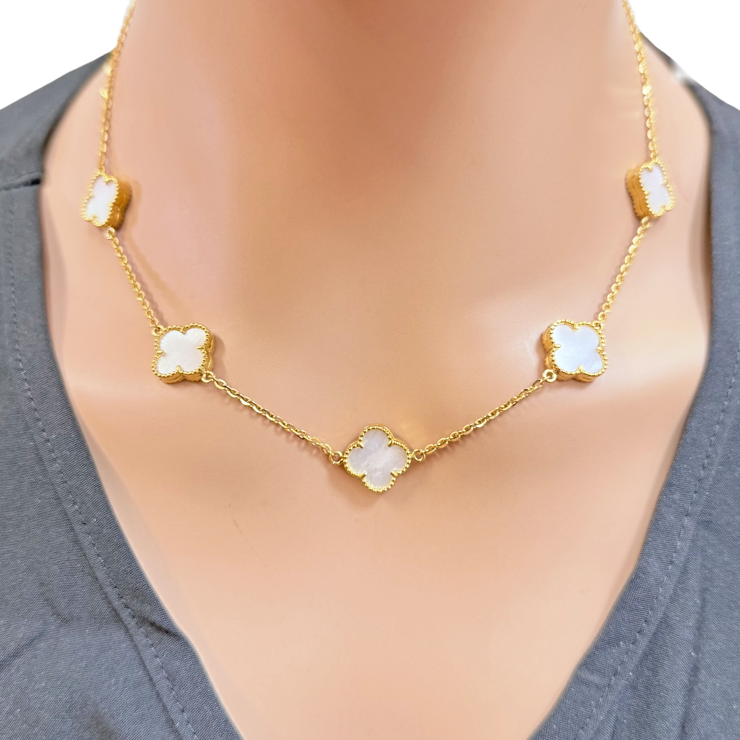 22ct Yellow Gold Mother Of Pearl Clover Necklace 18 Inches