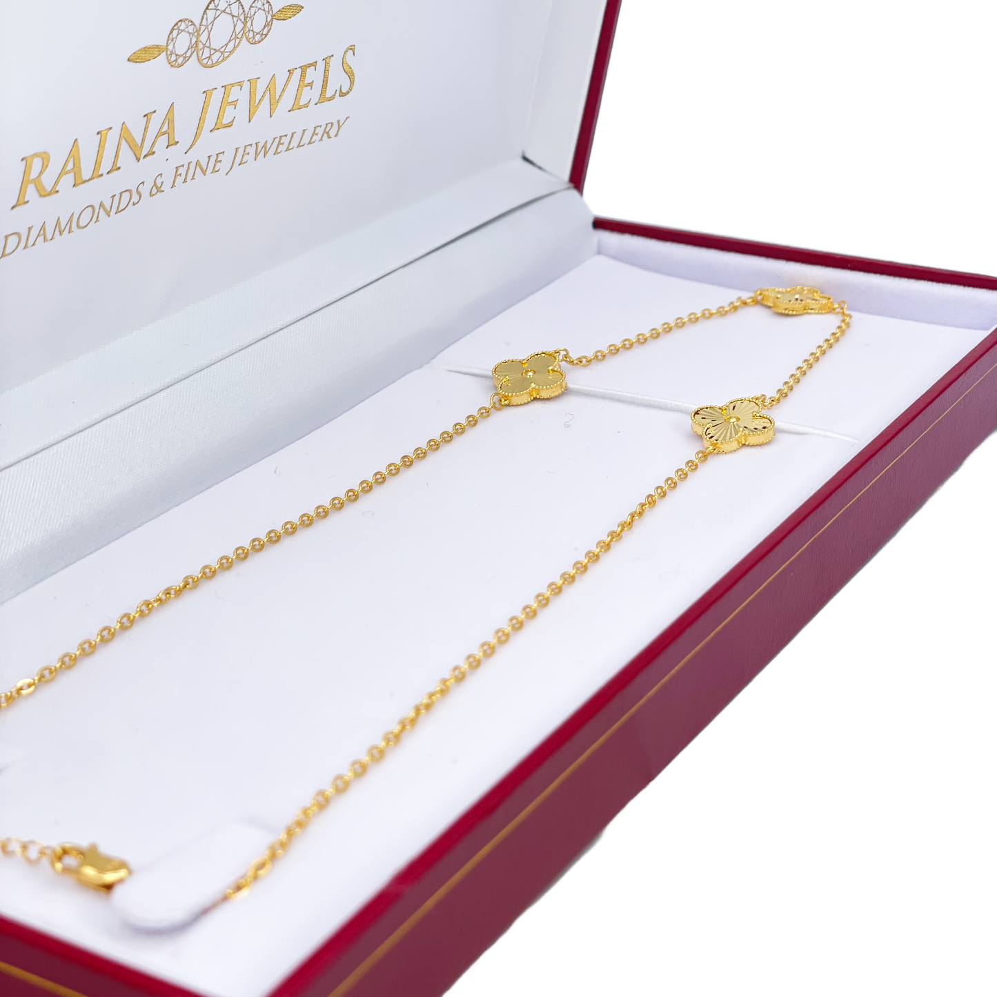 22ct Yellow Gold Three Flower Necklace 18 Inches Width 13.5mm
