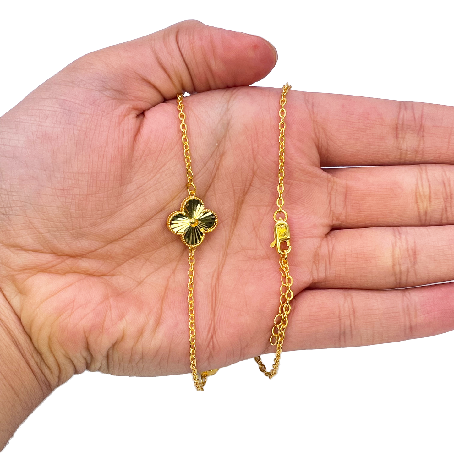 22ct Yellow Gold Three Flower Necklace 18 Inches Width 13.5mm