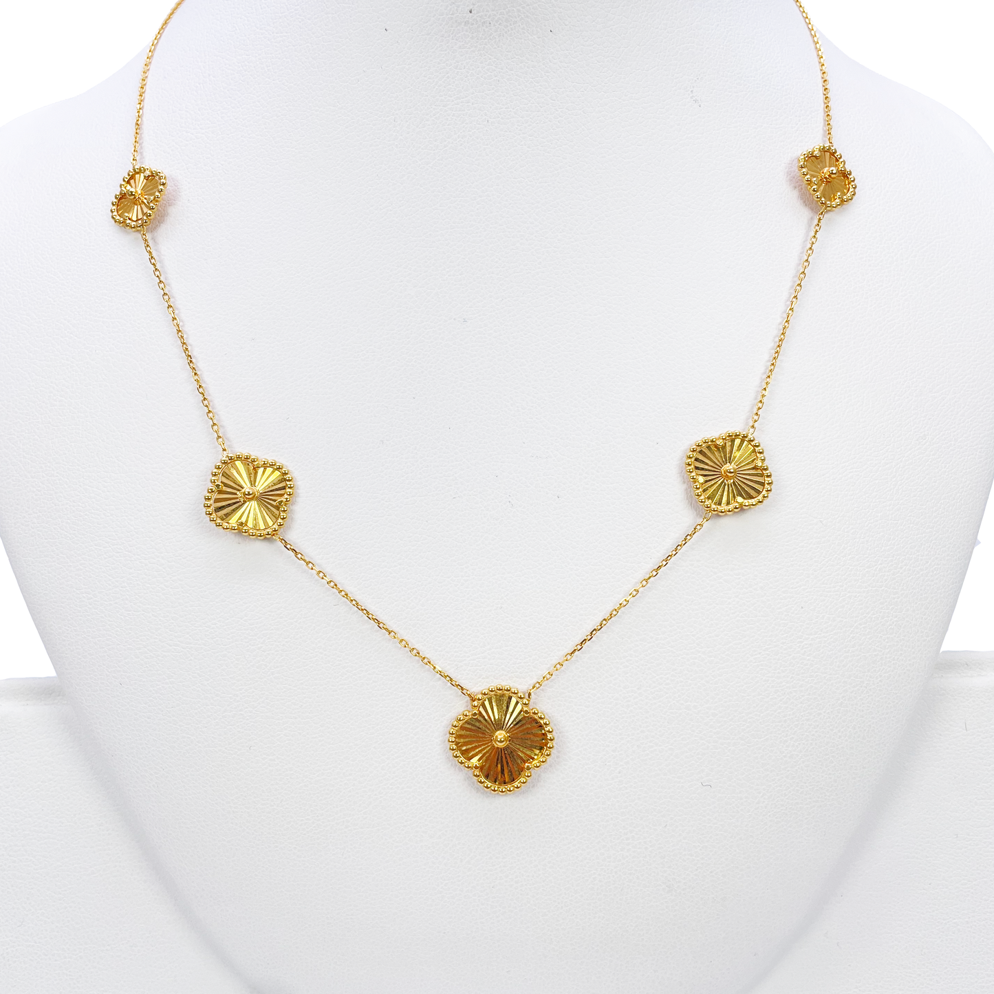 22ct Yellow Gold Five Flower Diamond Cut Necklace 18 Inches Width 14.2mm