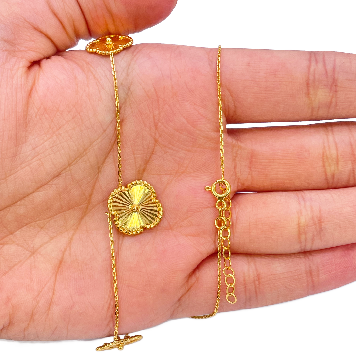 22ct Yellow Gold Five Flower Diamond Cut Necklace 18 Inches Width 14.2mm