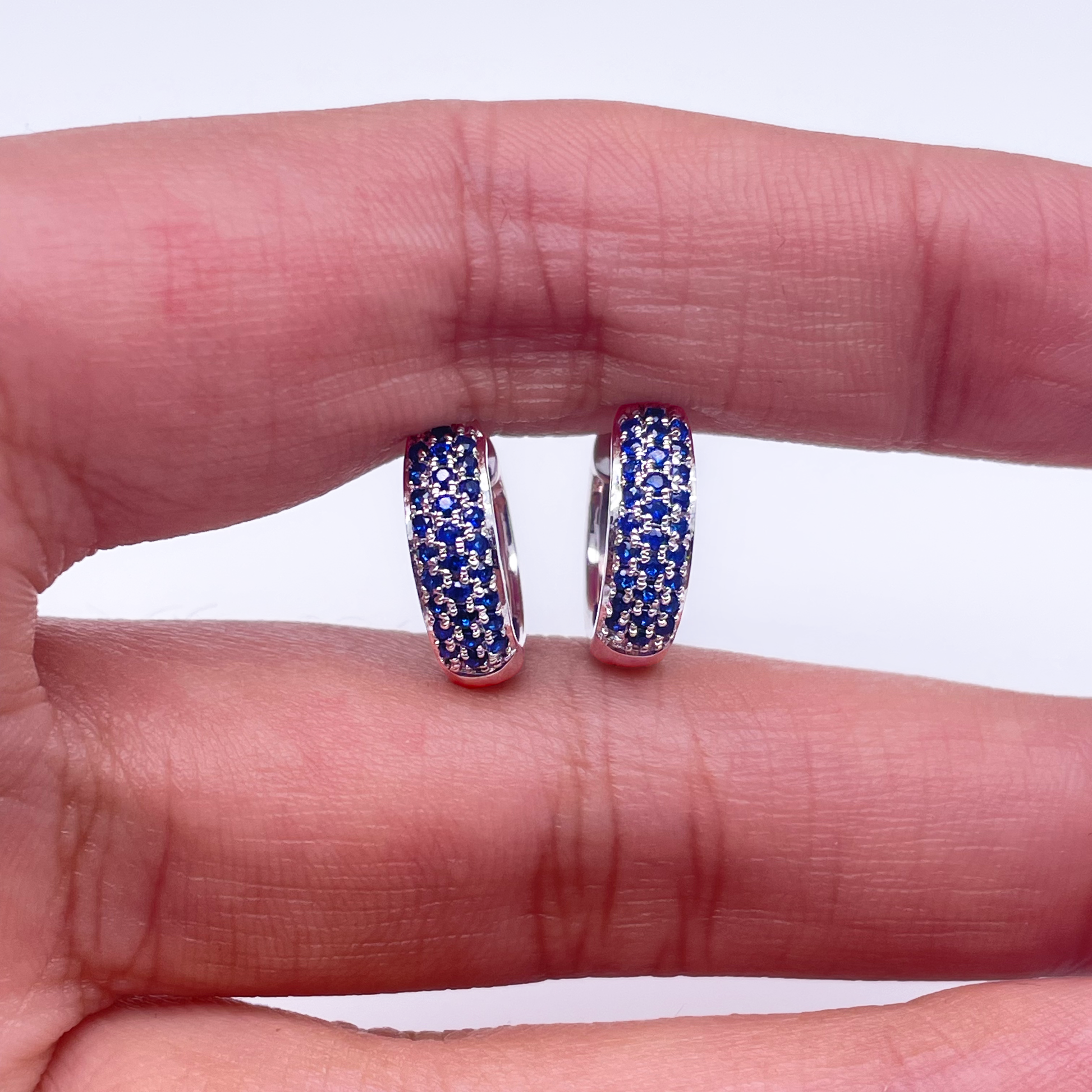 14 Carat White Gold Blue Sapphire Pair of Hoop Earrings 0.33 carats 4mm wide