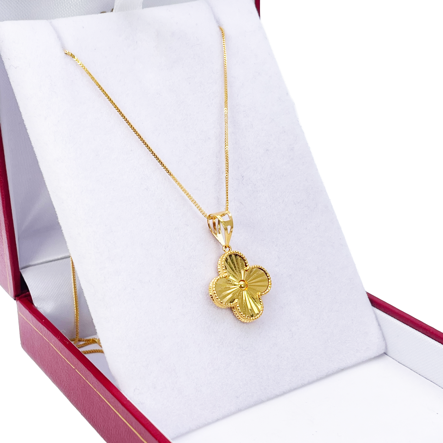 22ct Yellow Gold Diamond Cut Clover Pendant & Chain