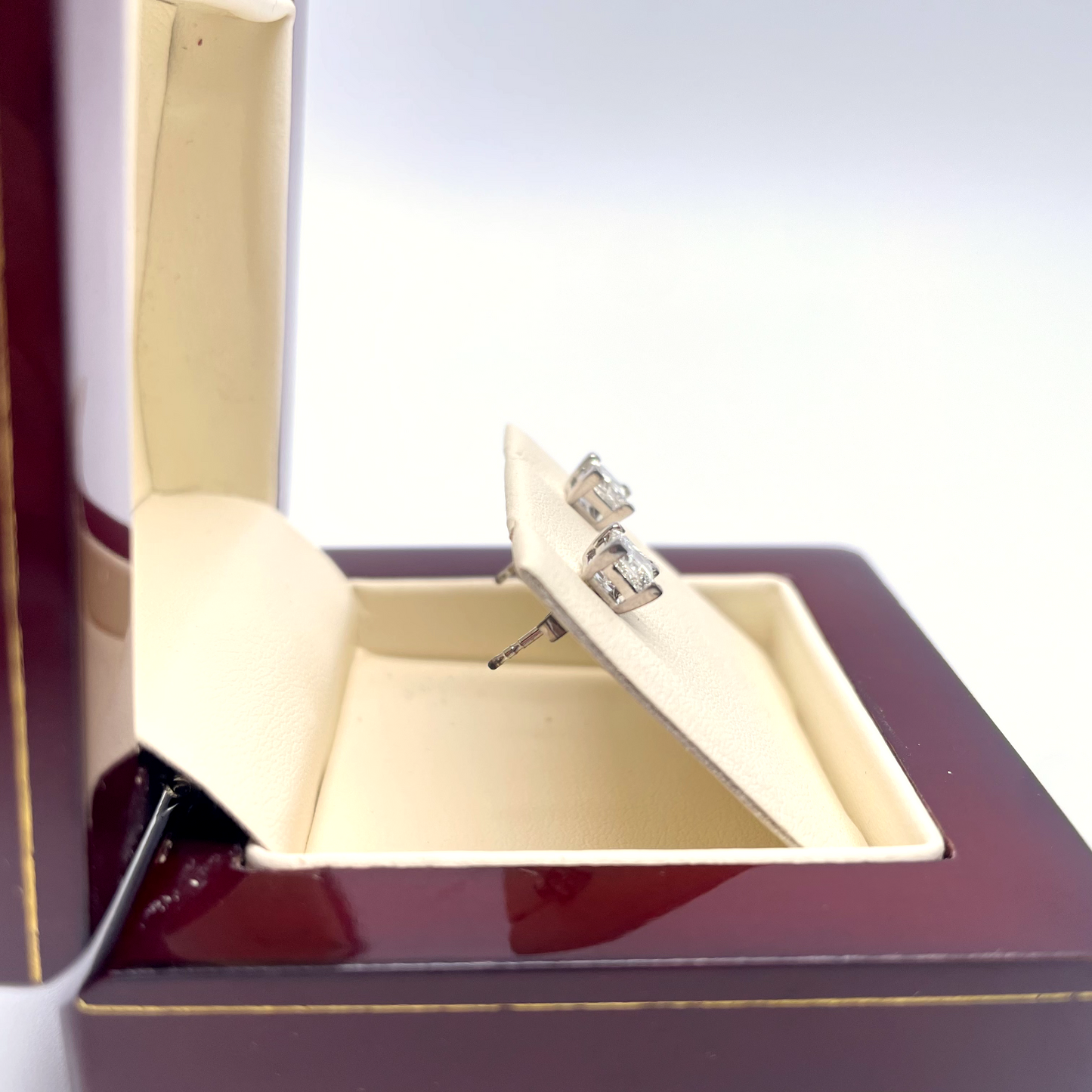 18ct White Gold Princess Cut Diamond 4-Claw Solitaire Studs 1.00ct GIA Certified