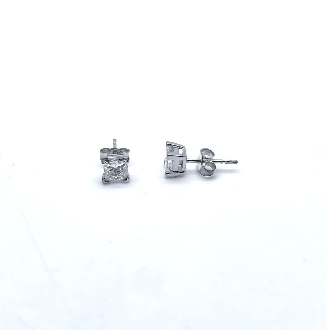 18ct White Gold Princess Cut Diamond 4-Claw Solitaire Studs 1.00ct GIA Certified