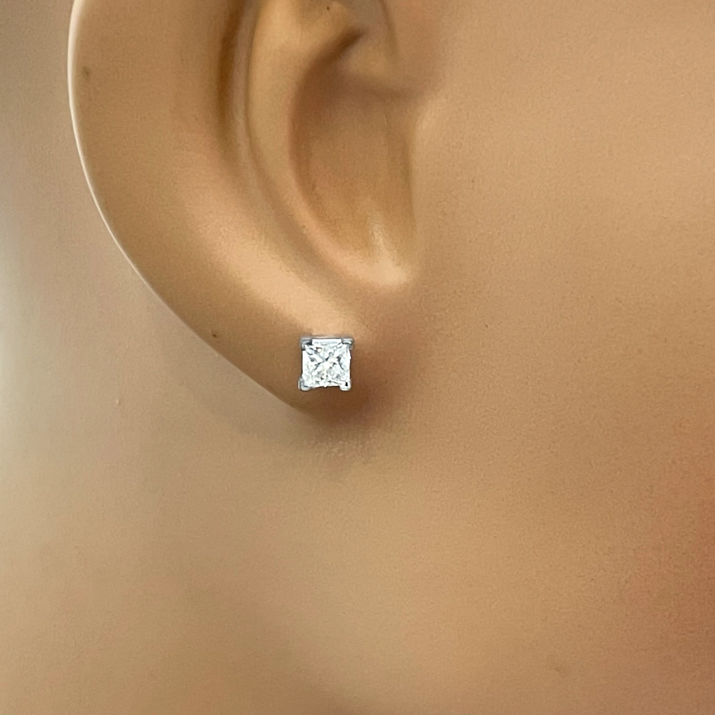 18ct White Gold Princess Cut Diamond 4-Claw Solitaire Studs 1.00ct GIA Certified