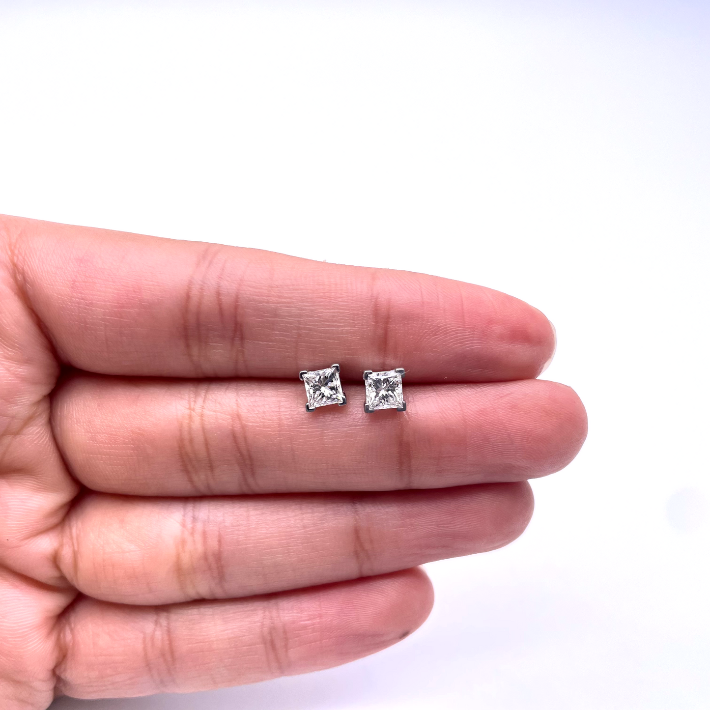 18ct White Gold Princess Cut Diamond 4-Claw Solitaire Studs 1.00ct GIA Certified