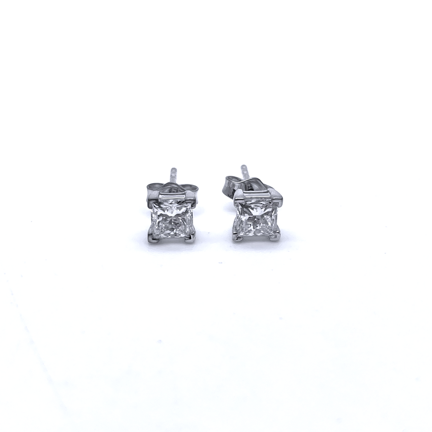 18ct White Gold Princess Cut Diamond 4-Claw Solitaire Studs 1.00ct GIA Certified