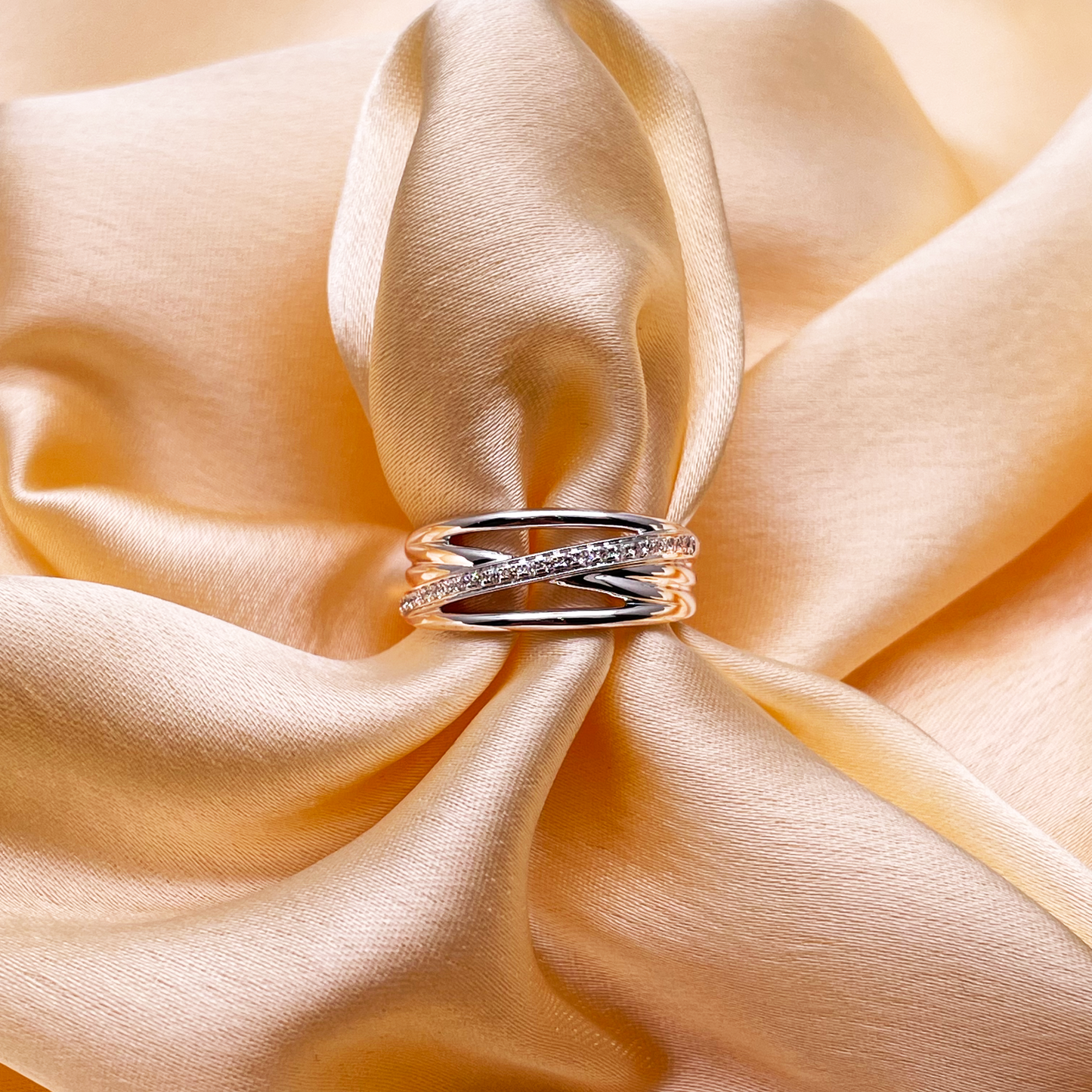 18ct White Gold Diamond Polished Crossover Half Eternity Ring 0.12ct