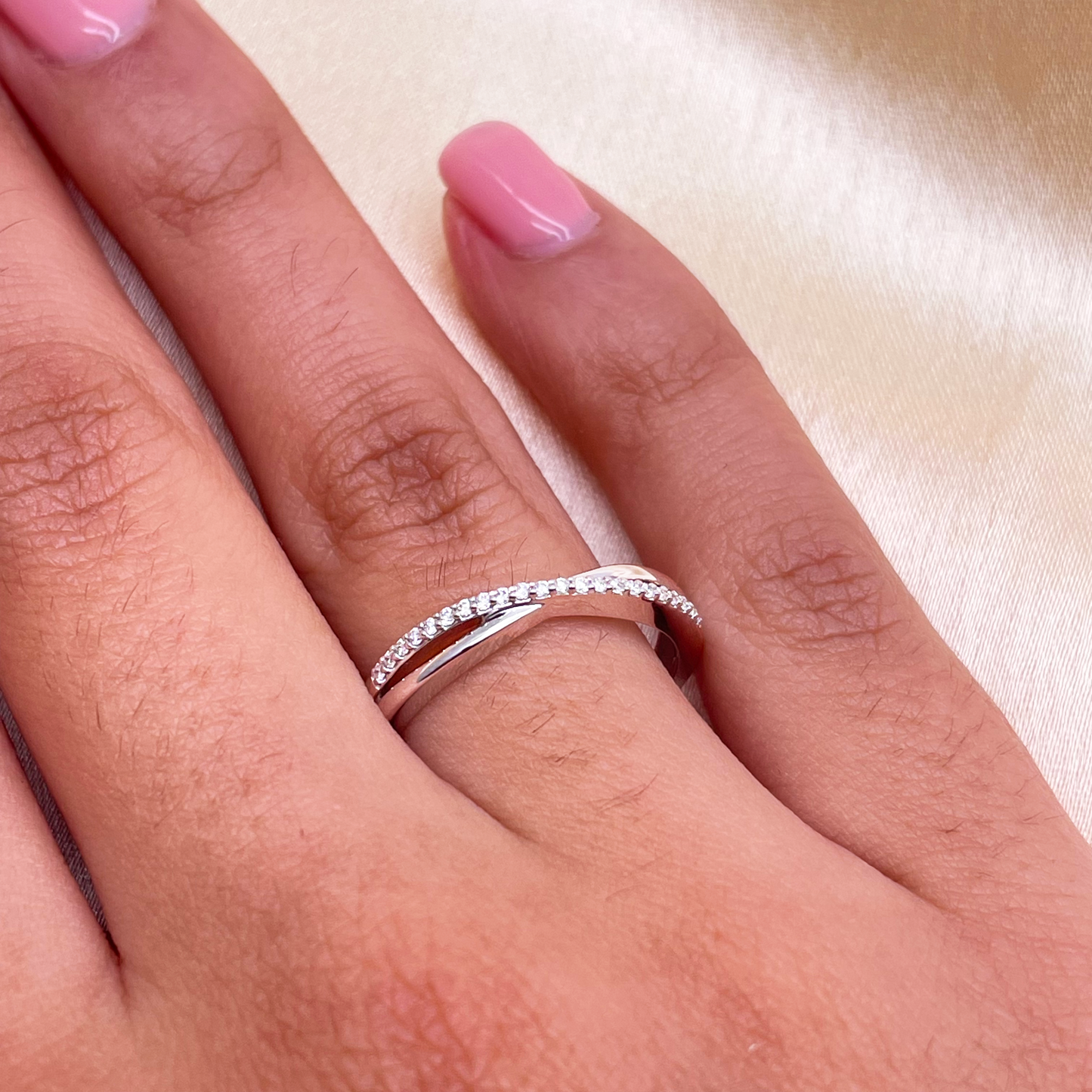 18ct White Gold Diamond Polished Double Crossover Half Eternity Ring 0.09ct
