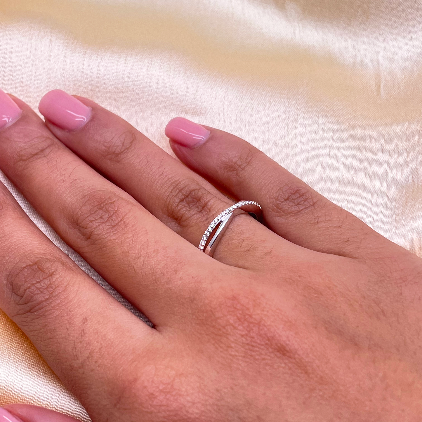 18ct White Gold Diamond Polished Double Crossover Half Eternity Ring 0.09ct