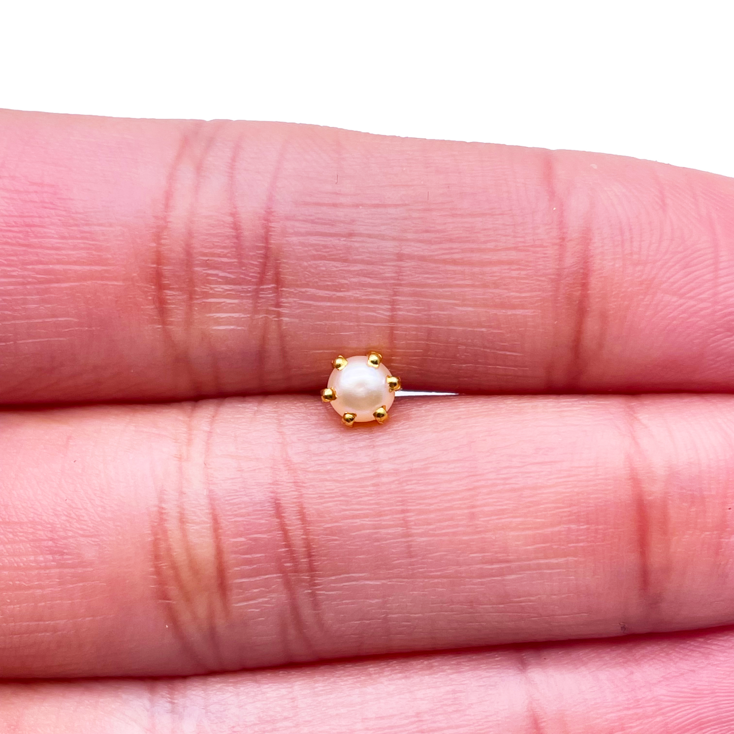 22ct Yellow Gold Freshwater Pearl Claw Single Nose Stud 4.6mm