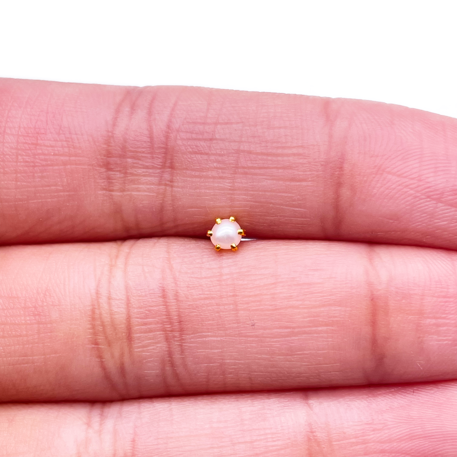 22ct Yellow Gold Freshwater Pearl Claw Single Nose Stud 3.9mm