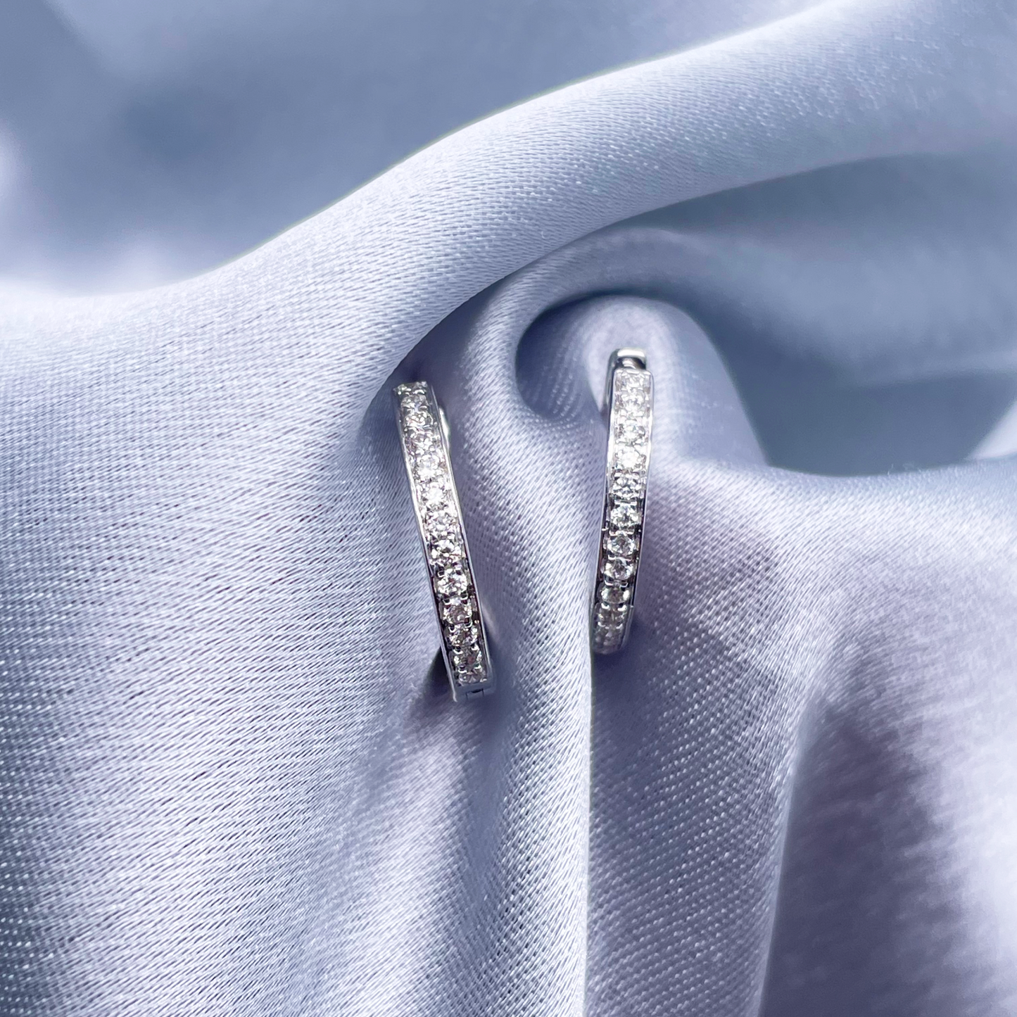 18ct White Gold Natural Diamond Pair of Hoop Huggies Earrings 0.22ct