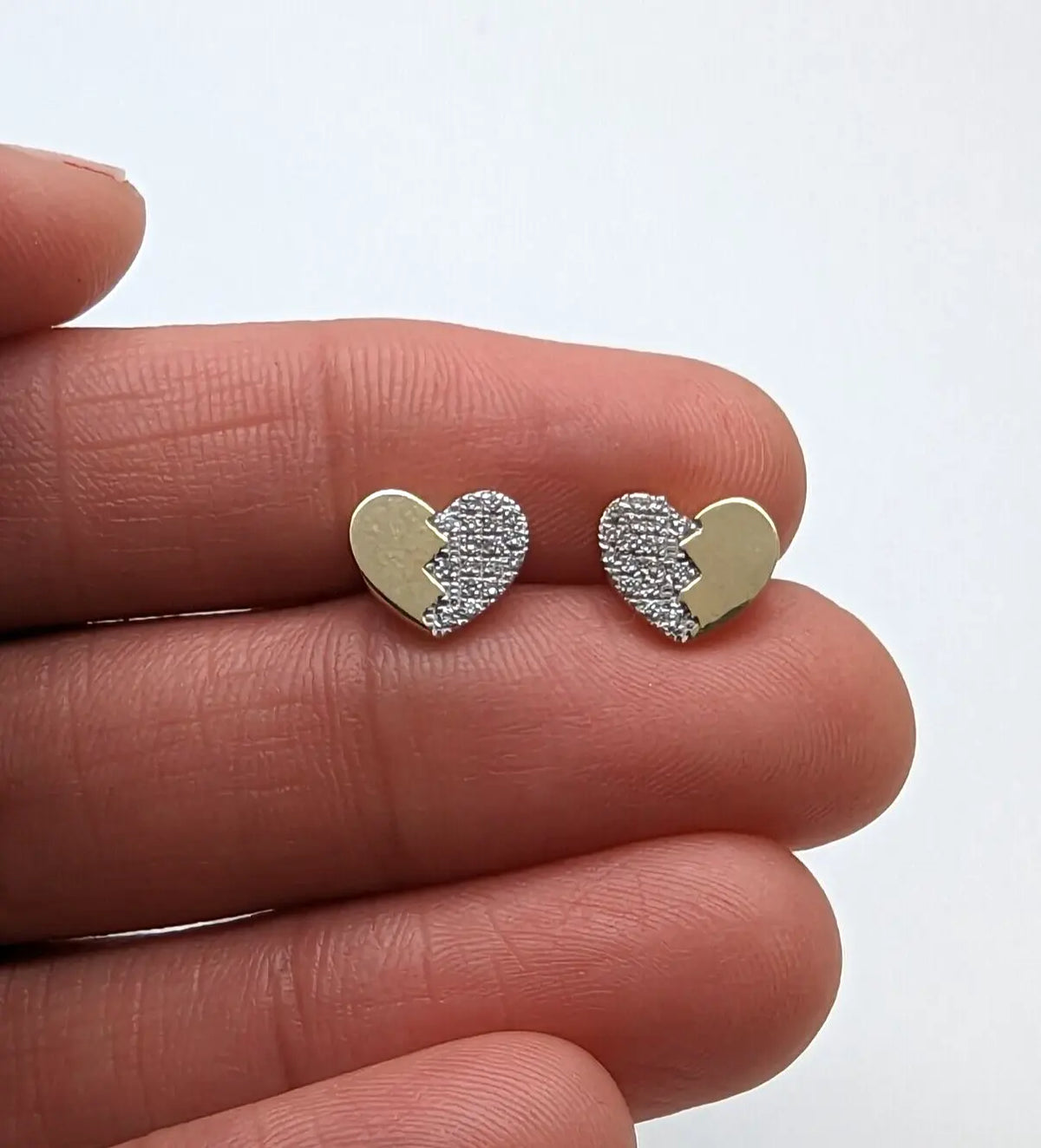 9ct Yellow Gold Natural Diamonds Heart Shaped Earrings Ear Studs 0.16ct