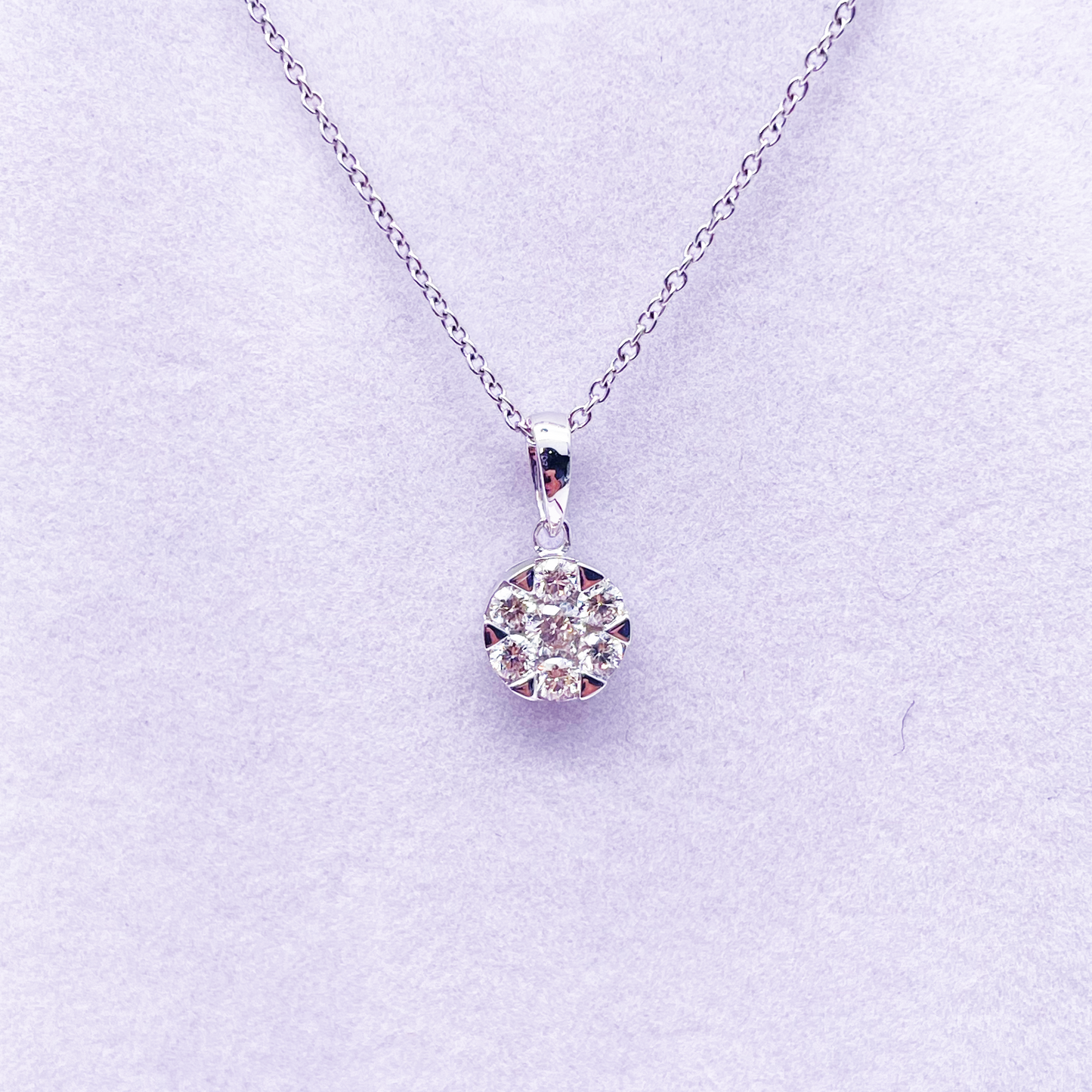 14ct White Gold Diamonds Round Pendant Necklace 0.32ct 