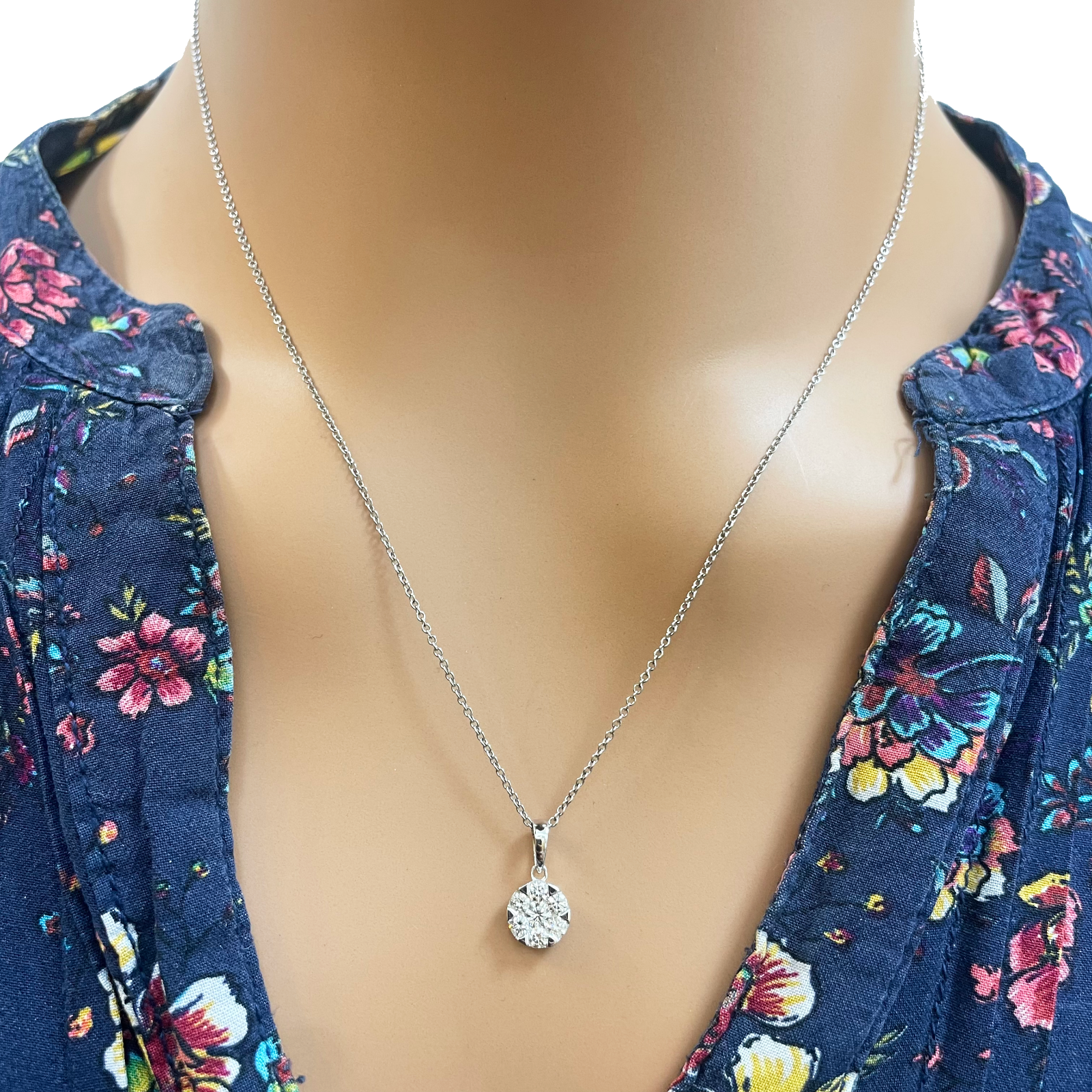 14ct White Gold Diamonds Round Pendant Necklace 0.32ct 