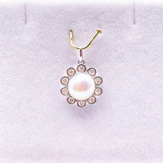 14ct White Gold Pearl & Round Diamond Framed Pendant Necklace 2.37ct 