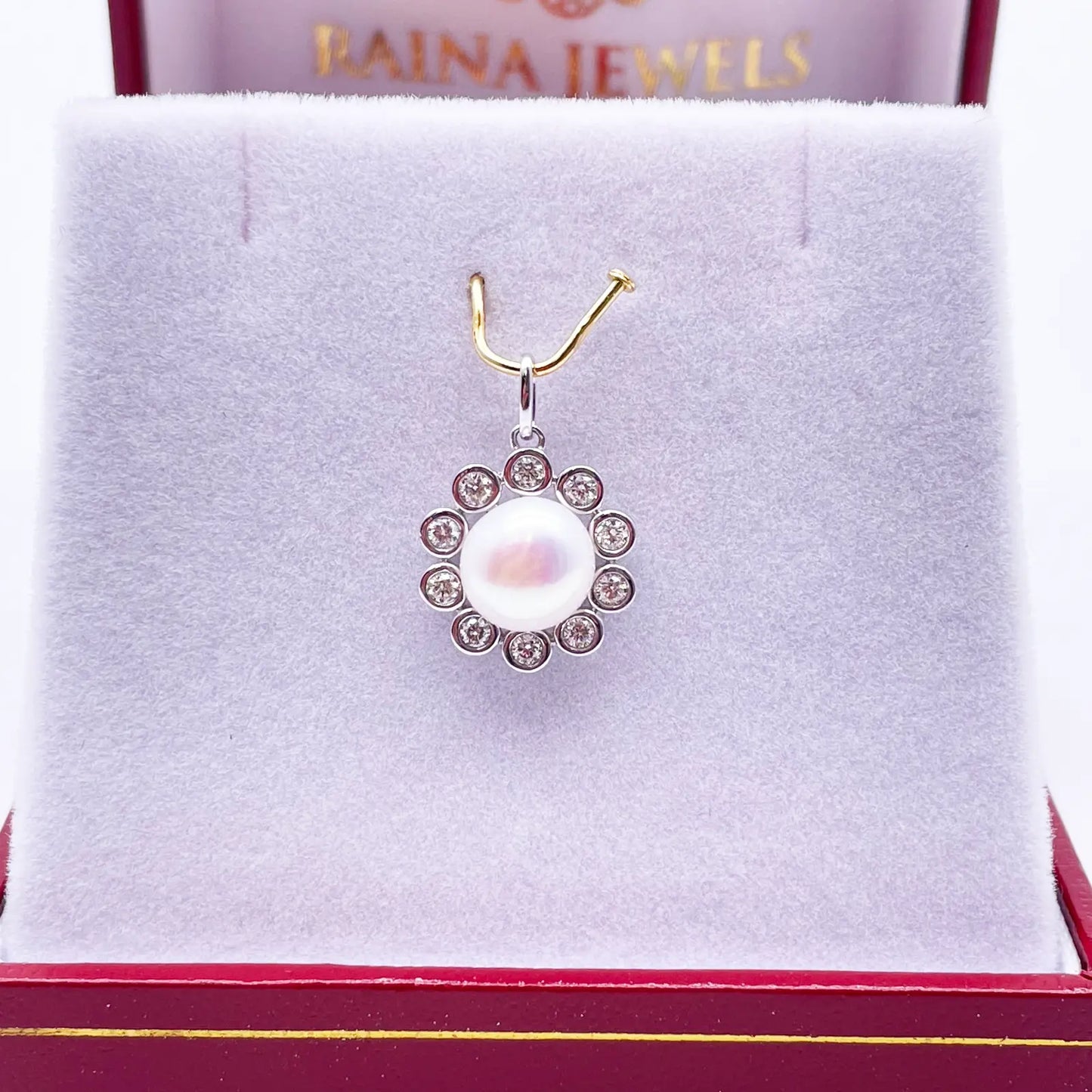 14ct White Gold Pearl & Round Diamond Framed Pendant Necklace 2.37ct 