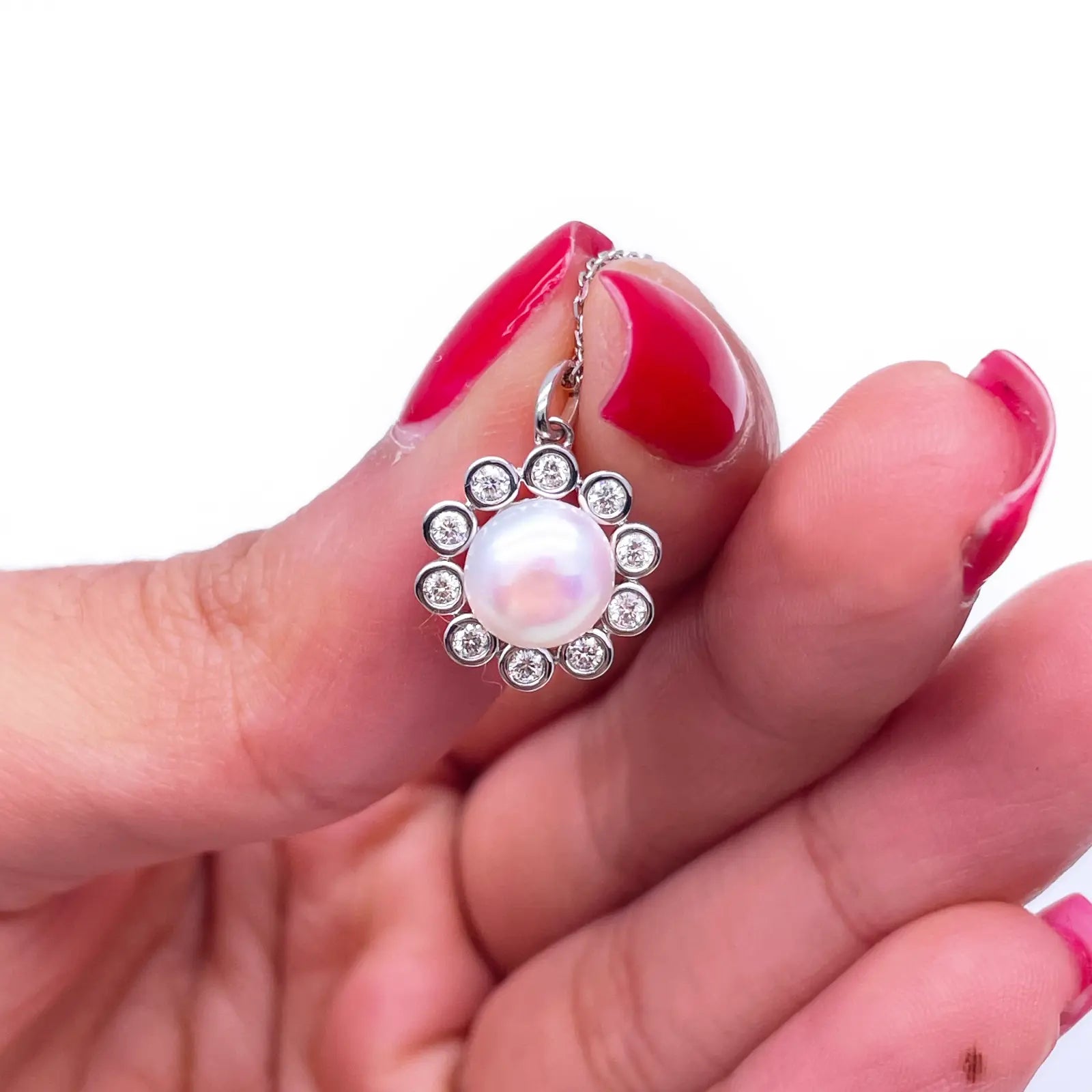 14ct White Gold Pearl & Round Diamond Framed Pendant Necklace 2.37ct 