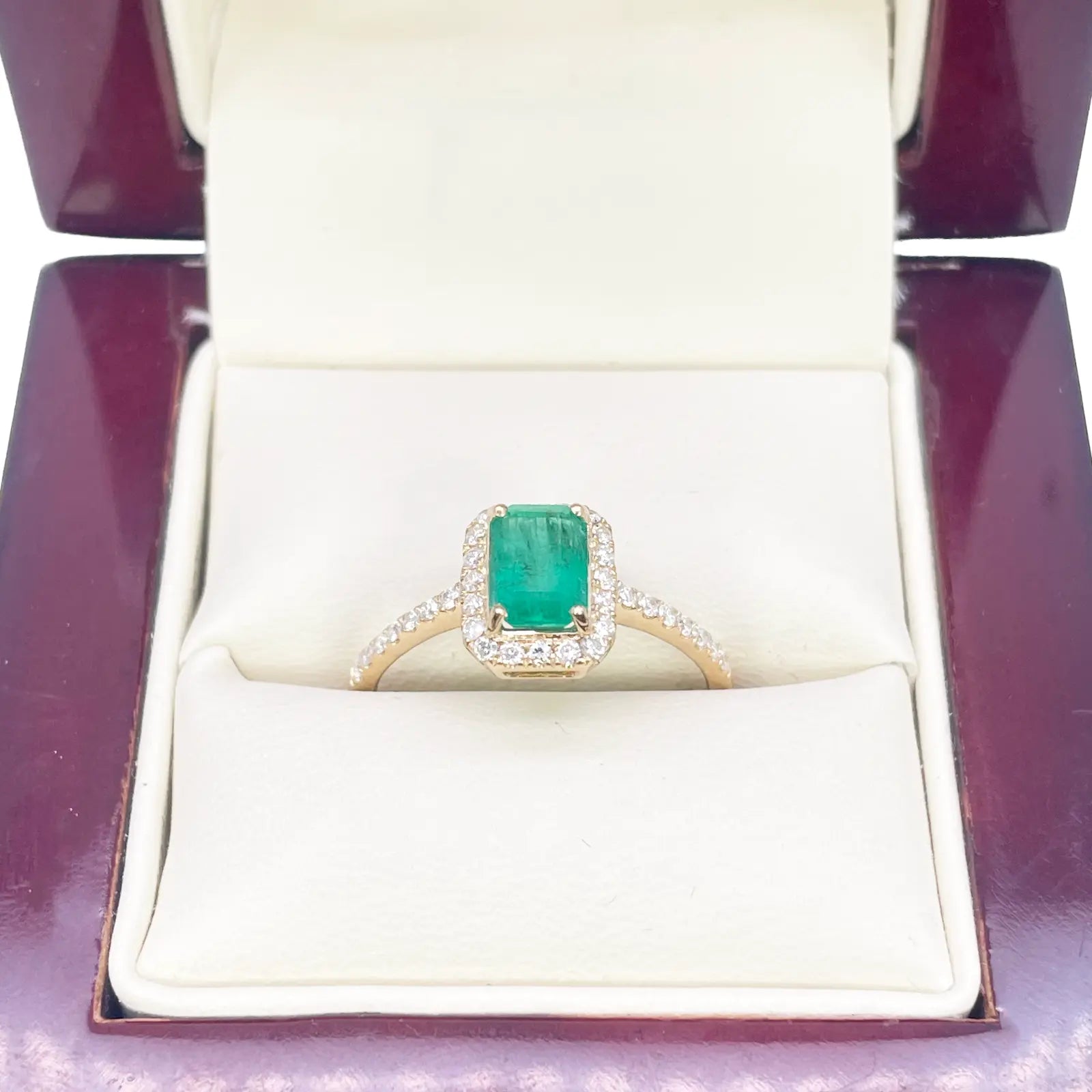 14ct Yellow Gold 4-Claw Natural Emerald & Round Diamond Ring 1.22ct  Diamond Ring